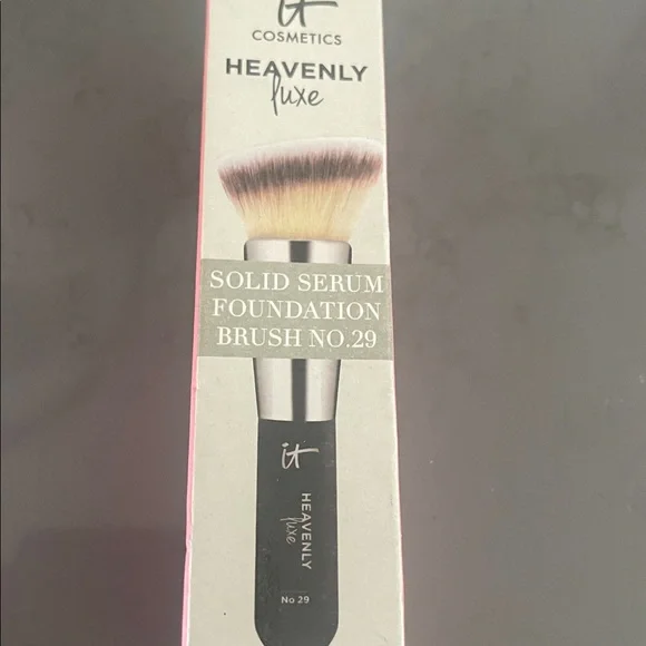 IT Cosmetics Heavenly Luxe Solid Serum Foundation Brush No. 29 - Black and Cream - Picture 2 of 3